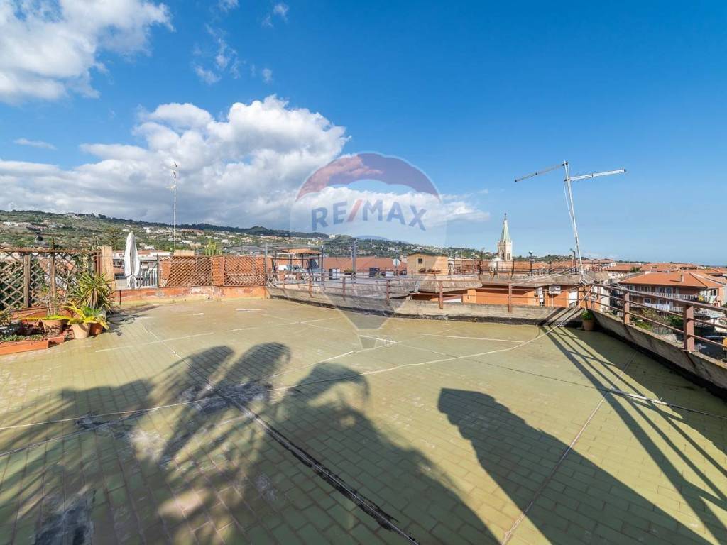appartamento in vendita ad Aci Castello