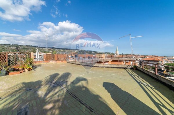 appartamento in vendita ad Aci Castello