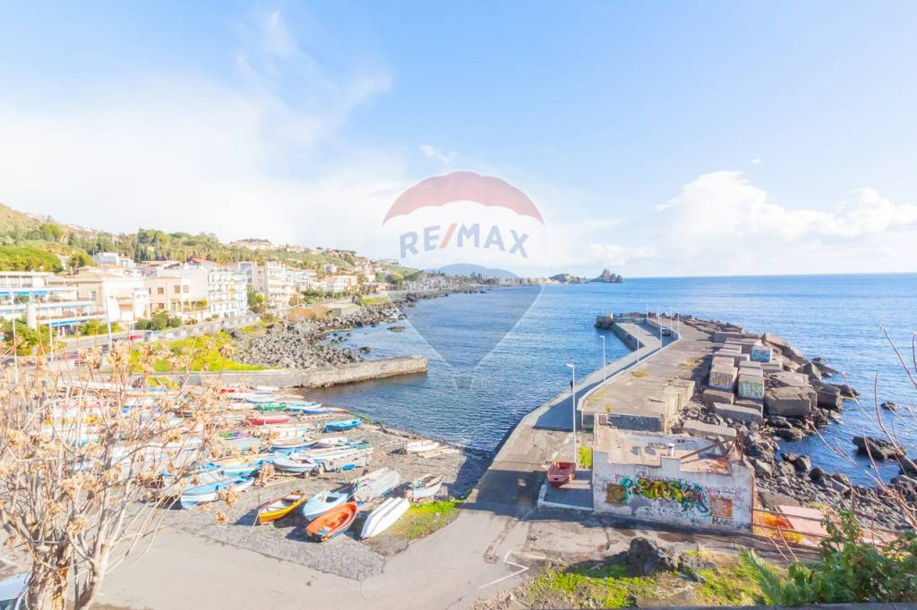 casa indipendente in vendita ad Aci Castello