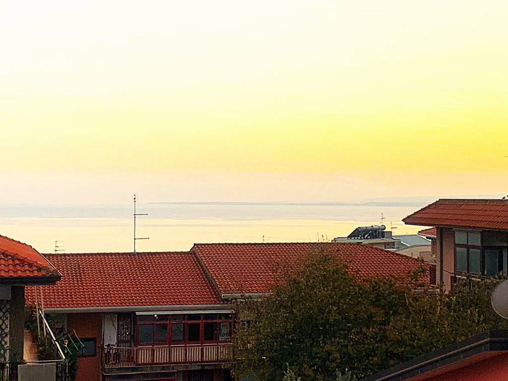 appartamento in vendita ad Aci Castello in zona Ficarazzi