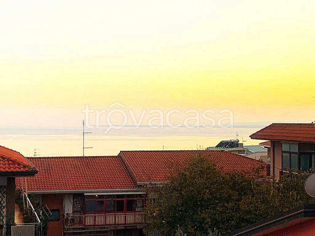 appartamento in vendita ad Aci Castello in zona Ficarazzi