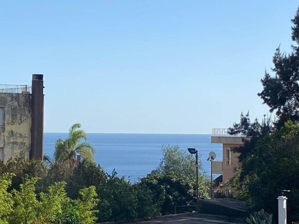 appartamento in vendita ad Aci Castello in zona Aci Trezza