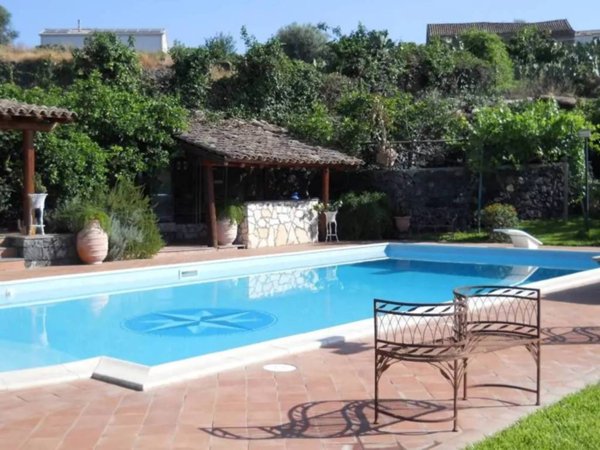 casa indipendente in vendita ad Aci Castello