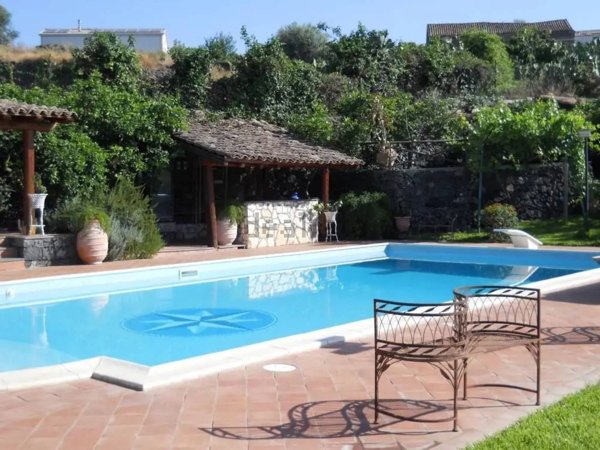 appartamento in vendita ad Aci Castello