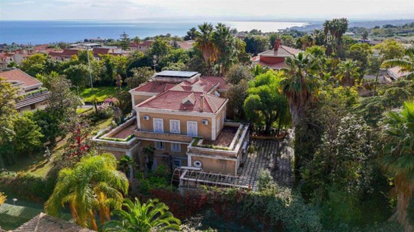 casa indipendente in vendita ad Aci Castello in zona Ficarazzi