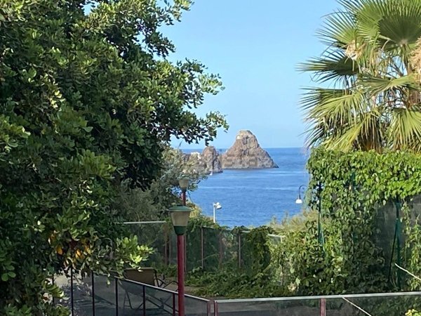 casa indipendente in vendita ad Aci Castello