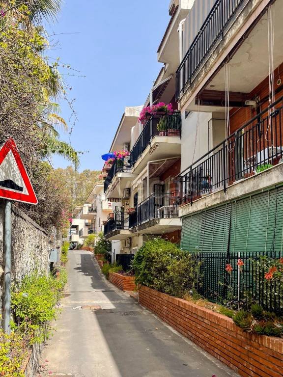 appartamento in vendita ad Aci Castello in zona Aci Trezza