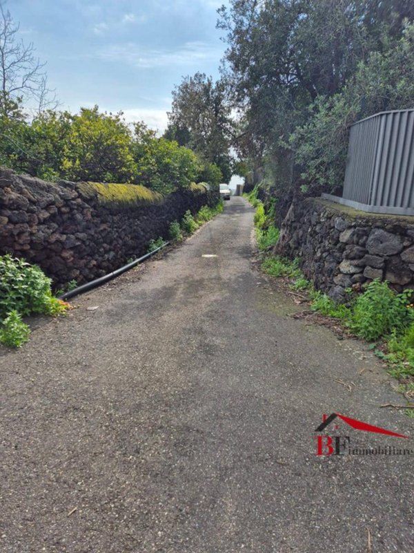 terreno agricolo in vendita ad Aci Castello