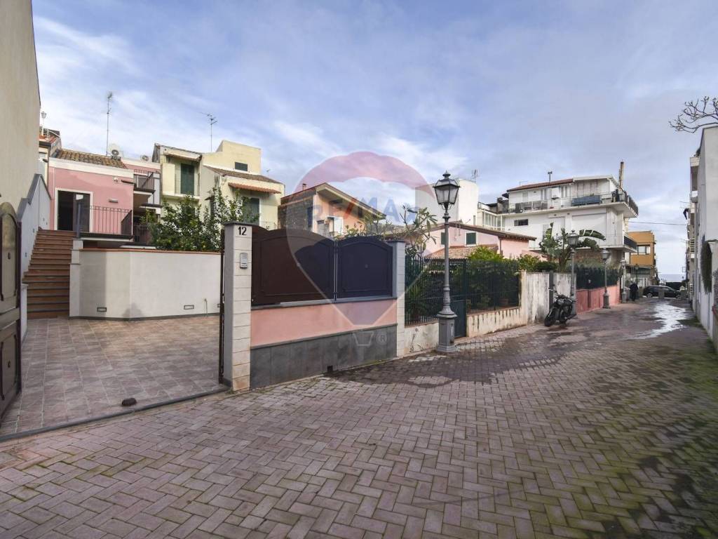 casa indipendente in vendita ad Aci Castello