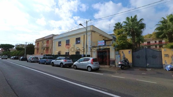 casa indipendente in vendita ad Aci Castello