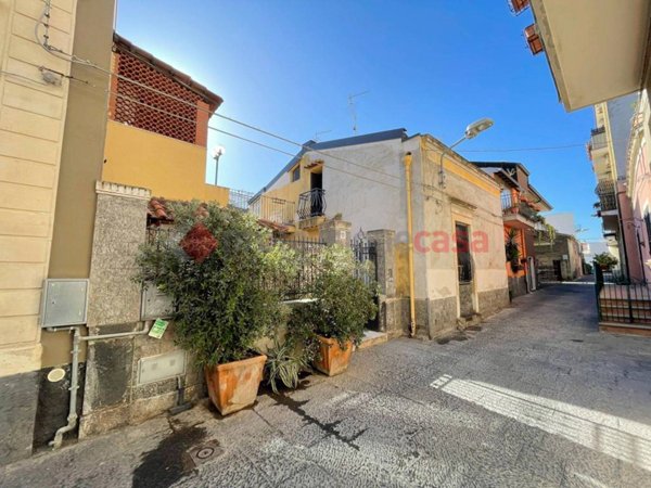casa indipendente in vendita ad Aci Castello