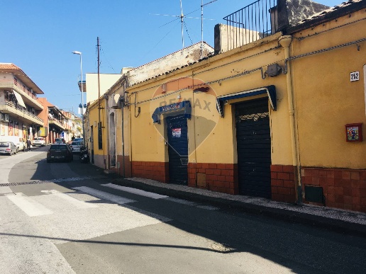 casa indipendente in vendita ad Aci Castello in zona Ficarazzi