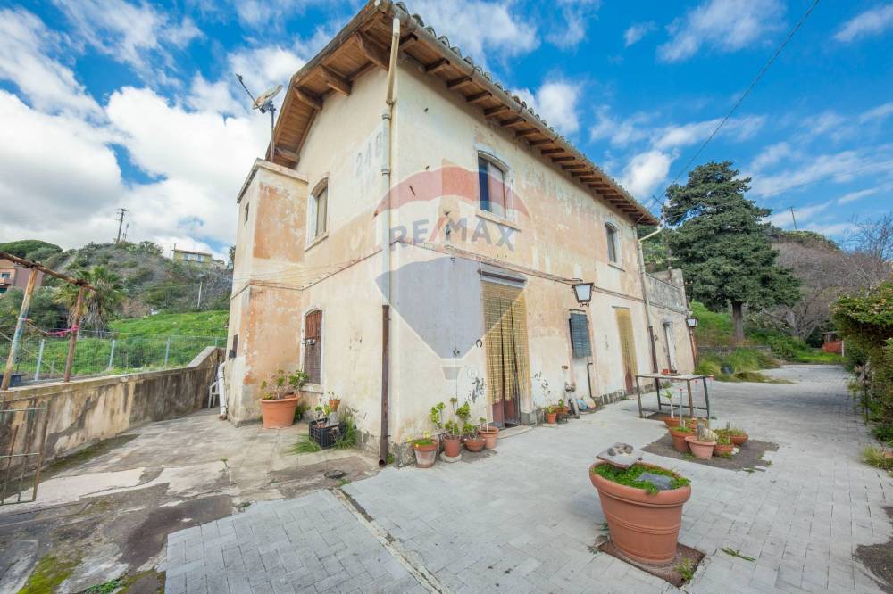 casa indipendente in vendita ad Aci Castello