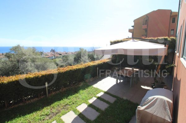 appartamento in vendita ad Aci Castello