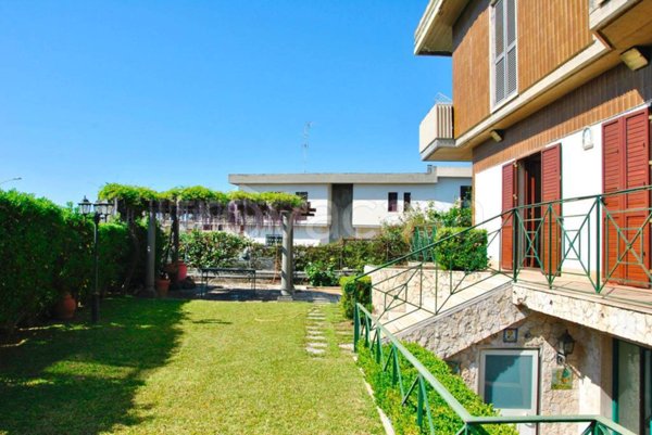 appartamento in vendita ad Aci Castello