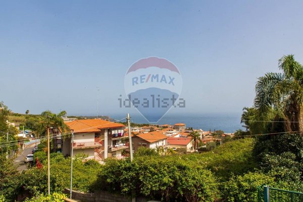 appartamento in vendita ad Aci Castello