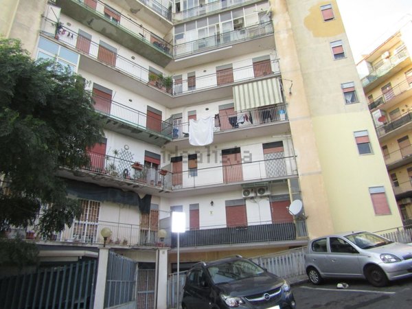 appartamento in vendita ad Aci Castello