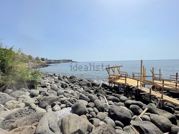 appartamento in vendita ad Aci Castello in zona Aci Trezza
