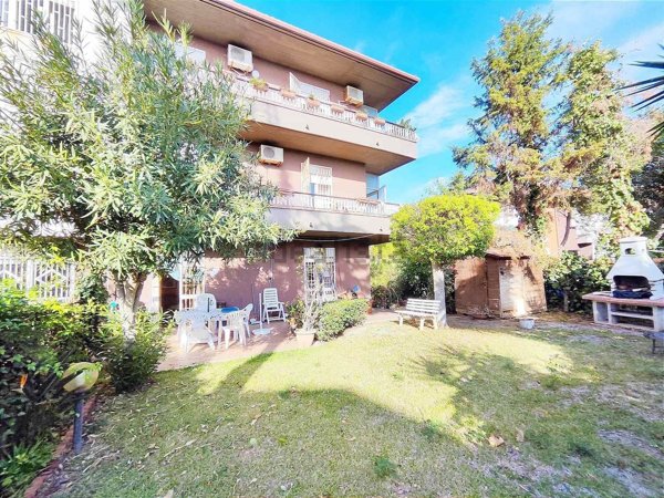 appartamento in vendita ad Aci Castello