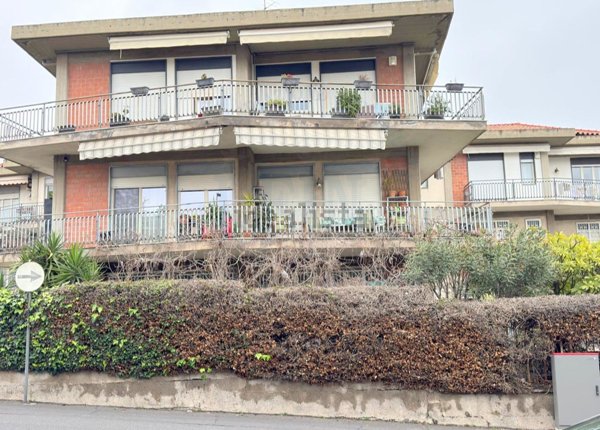appartamento in vendita ad Aci Castello