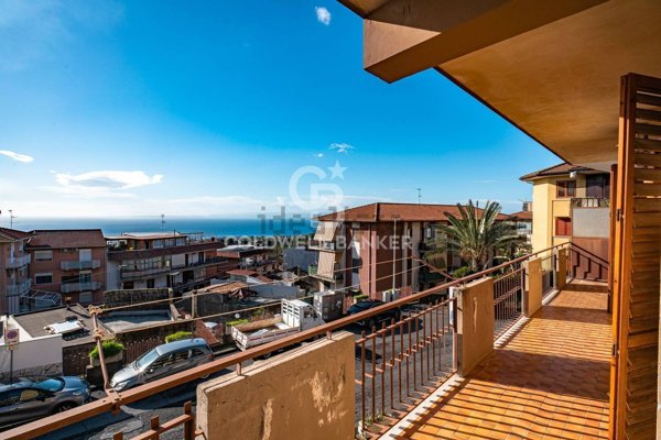 appartamento in vendita ad Aci Castello in zona Ficarazzi