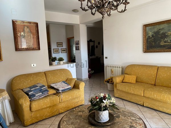 appartamento in vendita ad Aci Castello