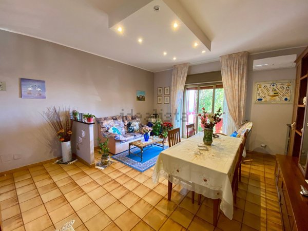appartamento in vendita ad Aci Castello in zona Ficarazzi