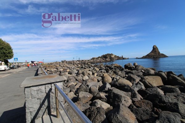 appartamento in vendita ad Aci Castello