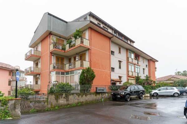 appartamento in vendita ad Aci Castello