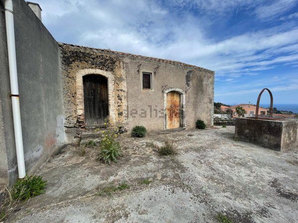 appartamento in vendita ad Aci Castello in zona Ficarazzi