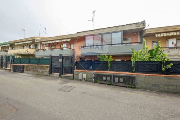 appartamento in vendita ad Aci Castello