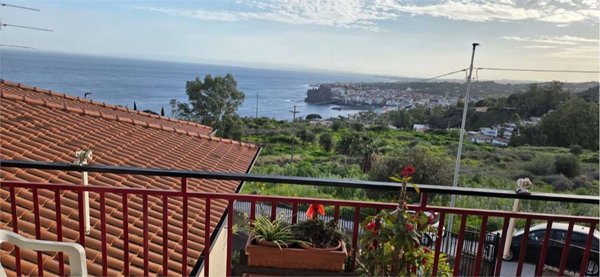 appartamento in vendita ad Aci Castello