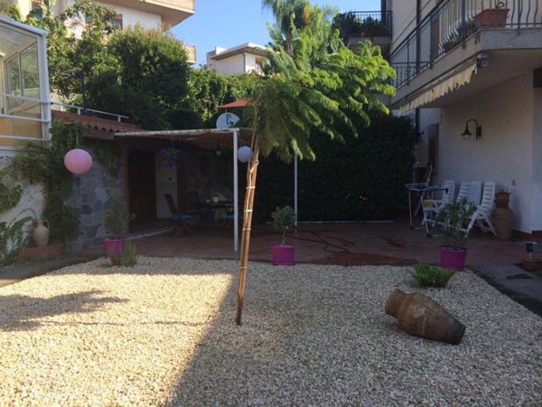 appartamento in vendita ad Aci Castello