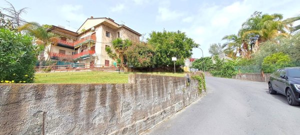 appartamento in vendita ad Aci Castello