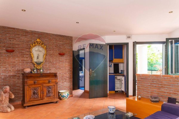 appartamento in vendita ad Aci Castello