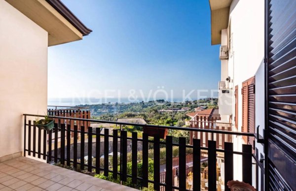 appartamento in vendita ad Aci Castello in zona Ficarazzi