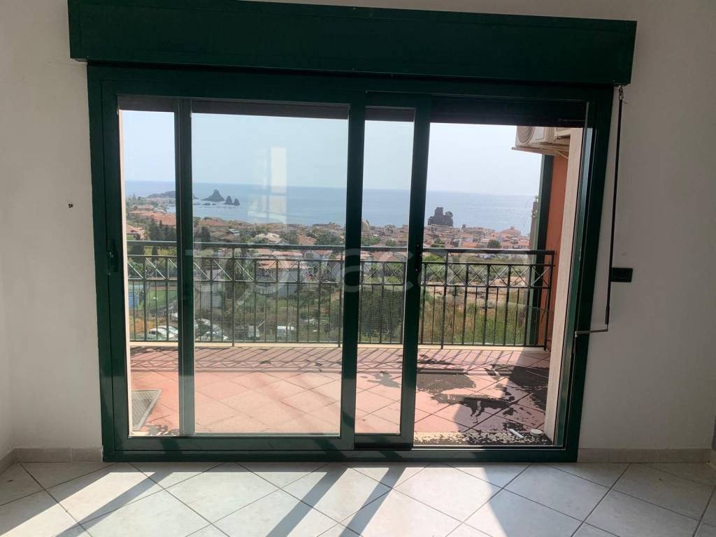 appartamento in vendita ad Aci Castello