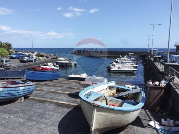 casa indipendente in vendita ad Aci Castello