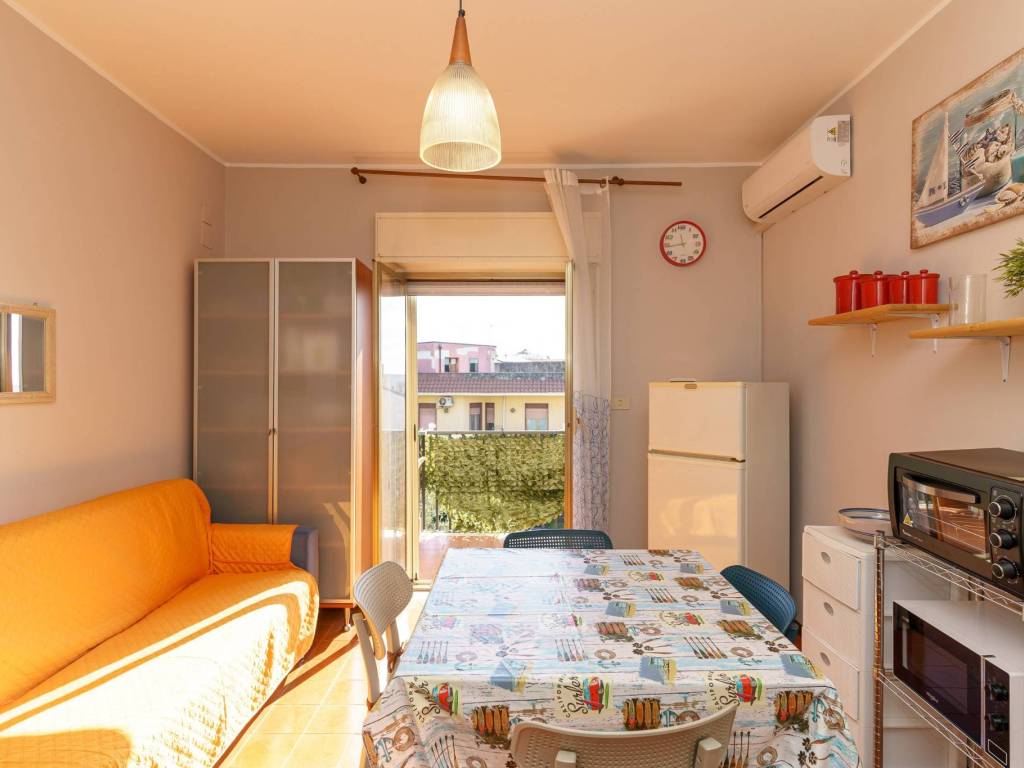 appartamento in vendita ad Aci Castello