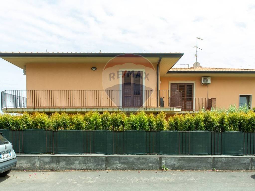 appartamento in vendita ad Aci Castello in zona Ficarazzi