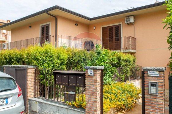 appartamento in vendita ad Aci Castello in zona Ficarazzi
