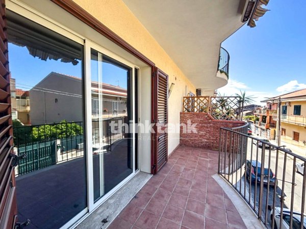 appartamento in vendita ad Aci Castello