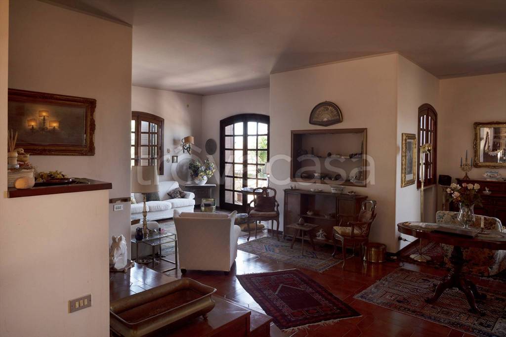 casa indipendente in vendita ad Aci Castello in zona Ficarazzi