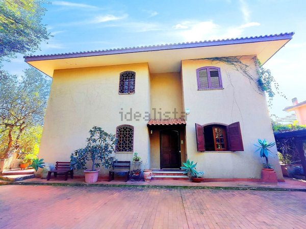 casa indipendente in vendita ad Aci Castello in zona Ficarazzi