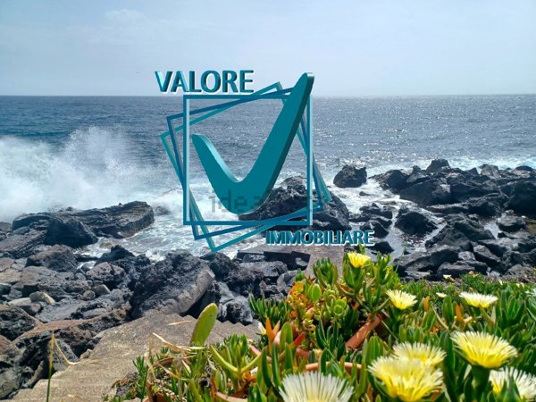 appartamento in vendita ad Aci Castello