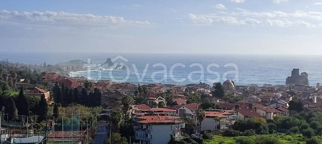 appartamento in vendita ad Aci Castello