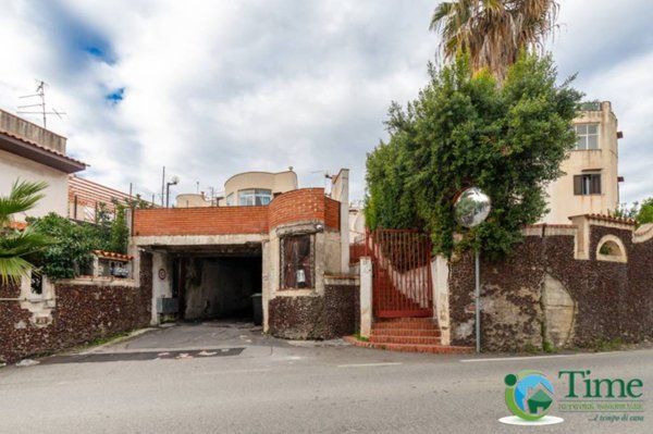 appartamento in vendita ad Aci Castello in zona Aci Trezza