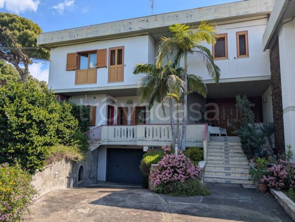 casa indipendente in vendita ad Aci Castello