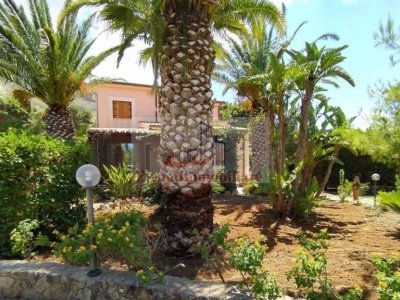 casa indipendente in vendita ad Aci Castello