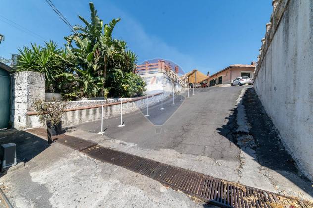 casa indipendente in vendita ad Aci Castello in zona Ficarazzi